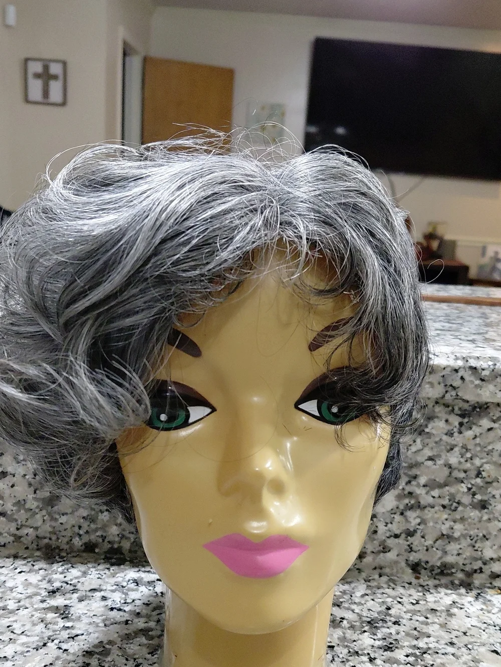Short Gray Women’s Synthetic Wig - Modern Layered Style Sis Heat Resistant Fiber
